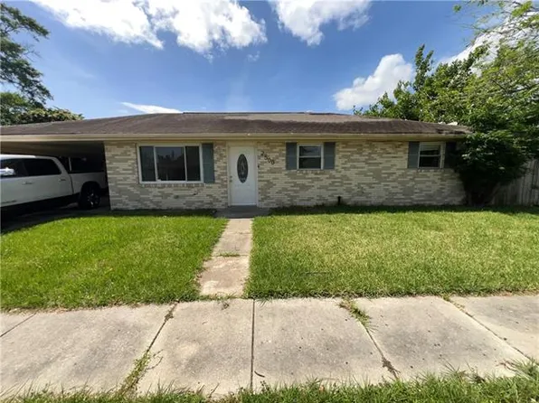 2500 Campagna Dr, Chalmette, LA 70043