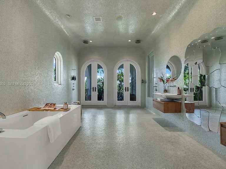 16 Palm Ave — Photo 18