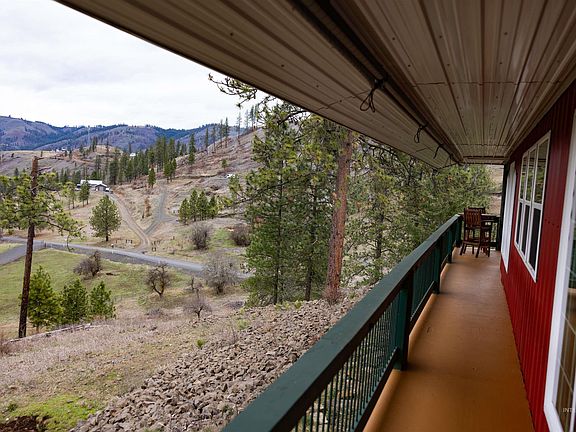 5th image of 402 Beaver Slide Rd