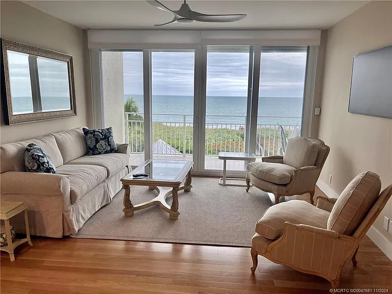 579 NE Plantation Rd #301 — Photo 3