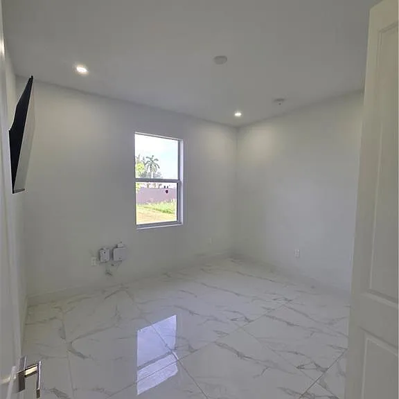 331 Nelson Rd N — Photo 13