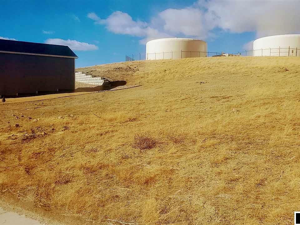 2nd image of 1310 Harmony Rd