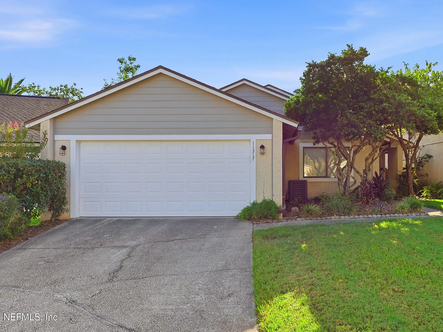 3 bed, 2.0 bath, 1600 sqft, $2,350 — Photo 1