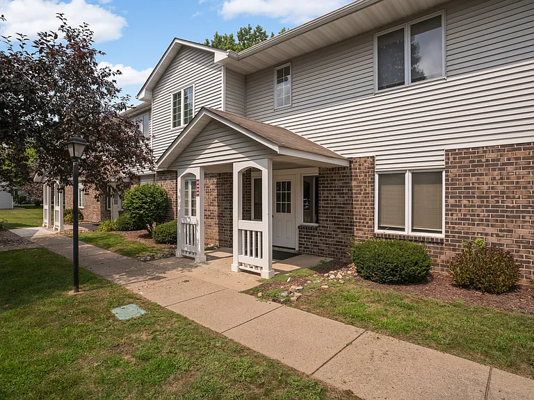 3575 Blue Jay Way — Photo 1