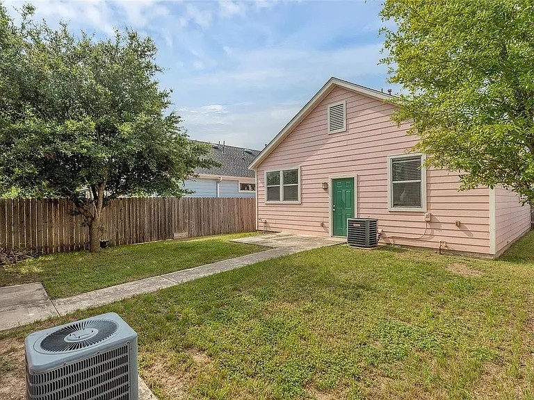 334 Newberry Main Cv — Photo 6