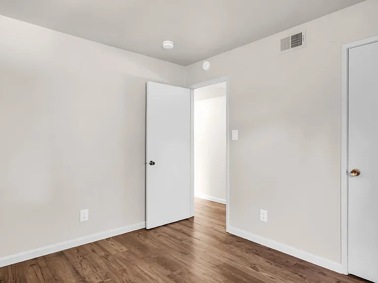 709 Arnold St — Photo 17