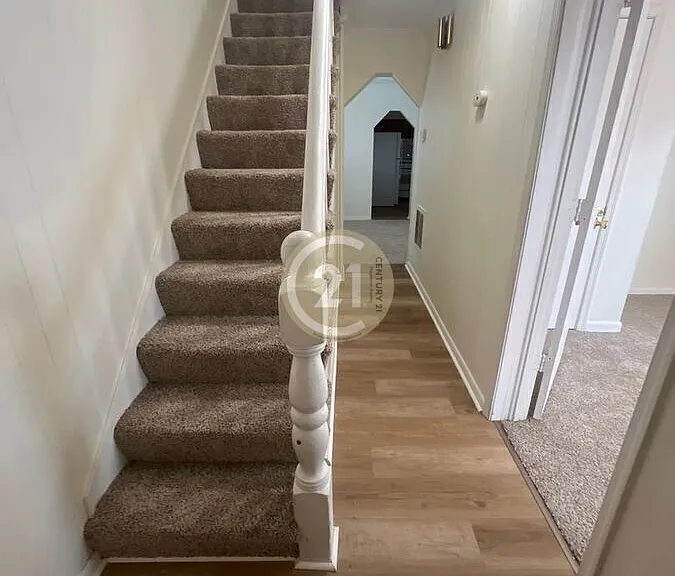1719 Oakfield Ave — Photo 2