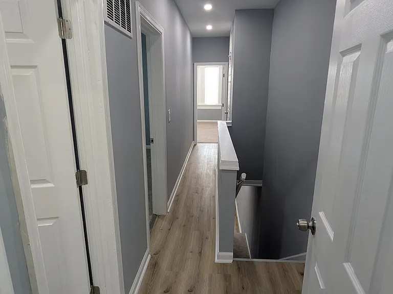 1726 Carswell St — Photo 21