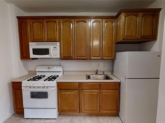 2nd image of 472 Gramatan Ave #4M