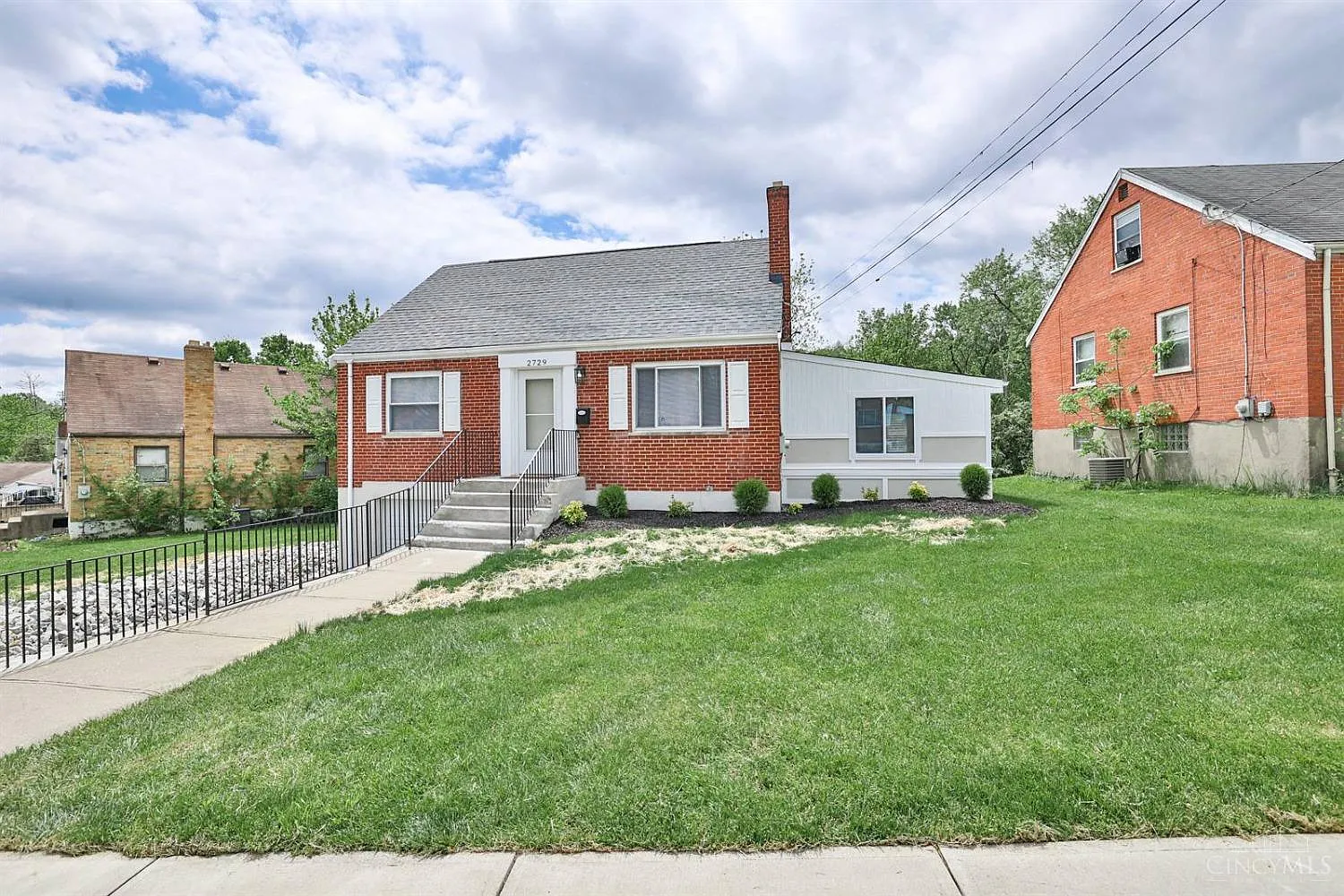 2729 Hennge Dr photo 1