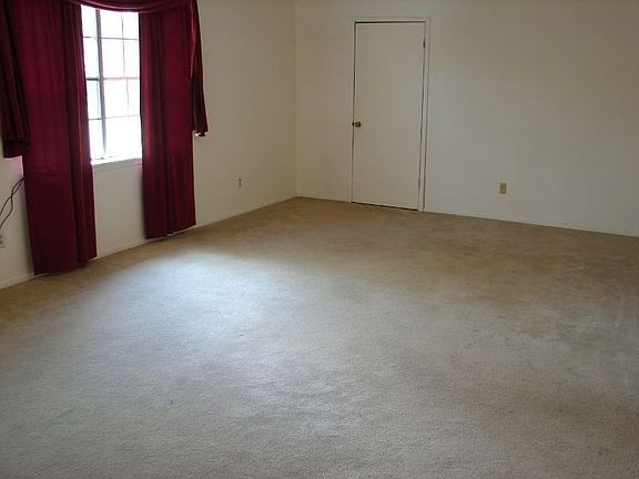 4th image of 105 E Viser St