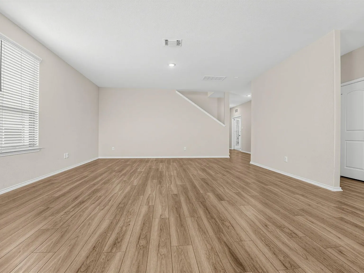 4 bed, 2.5 bath, 2473 sqft, $1,800 — Photo 4