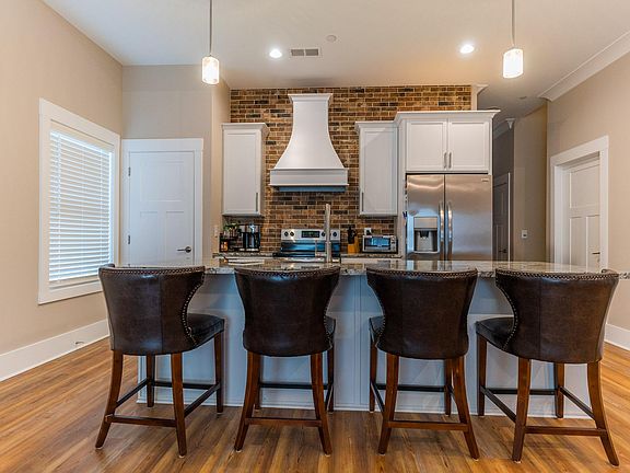 Kitchen includes refrigerator, stove/oven, dishwasher and microwave