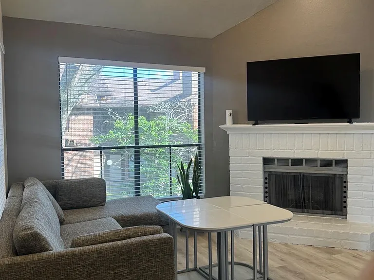 3130 Walnut Bend Ln #424 — Photo 6