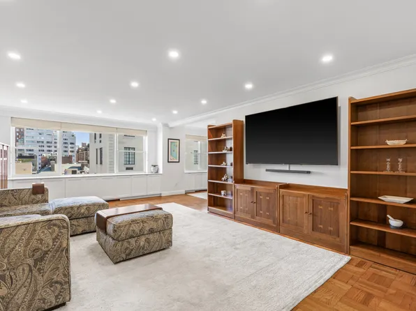 650 Park Avenue image 1 of 12