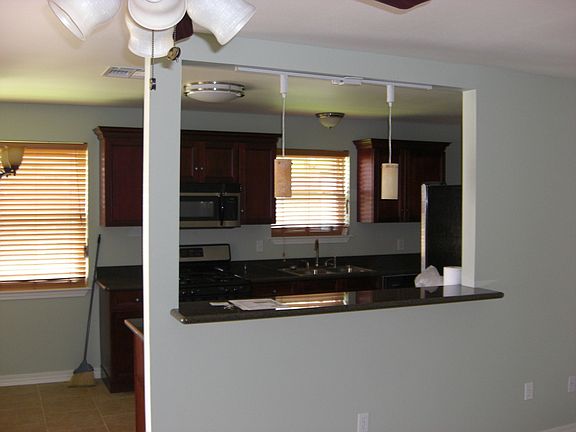 KITCHEN BAR