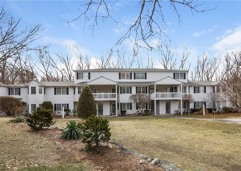 76 Trellis Dr West Warwick RI Zillow
