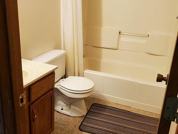 2nd image of 813 W 28th St APT 2