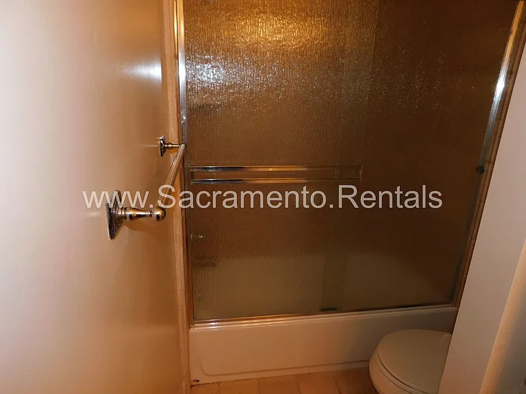 2637 Latham Dr — Photo 26