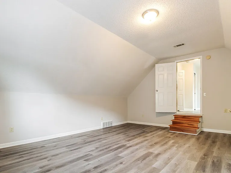 1728 Edgeburg Ln — Photo 14