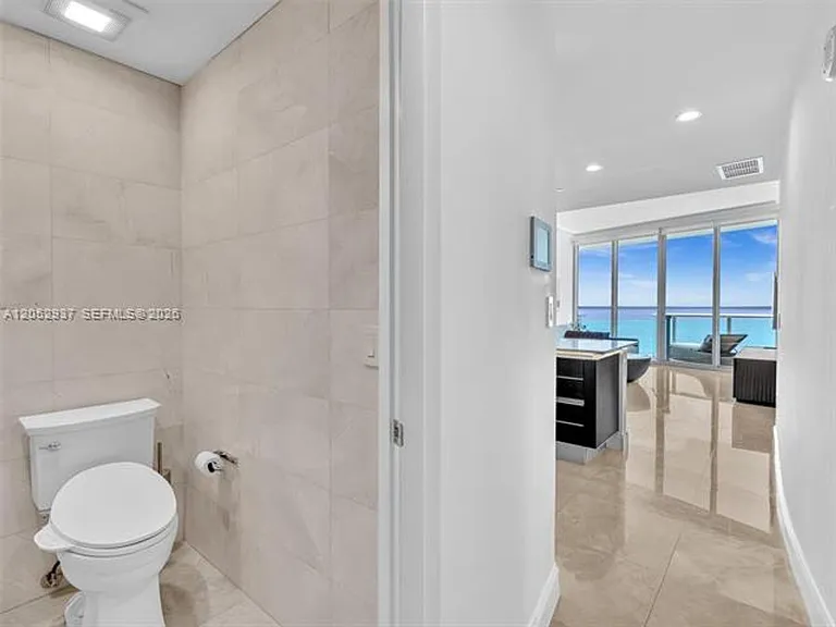 17001 Collins Ave #CU-2106 — Photo 22