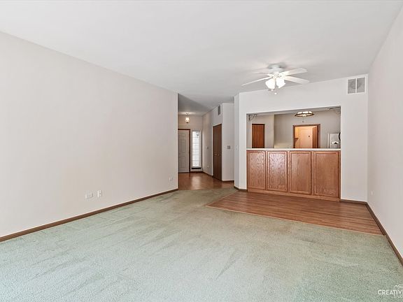 5th image of 297 Camel Bend Ct #40-1