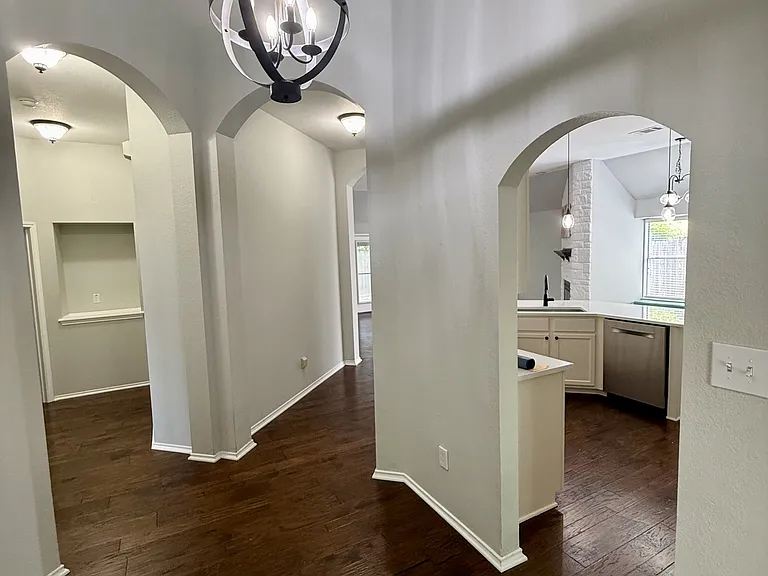 1713 Lantana Dr — Photo 3