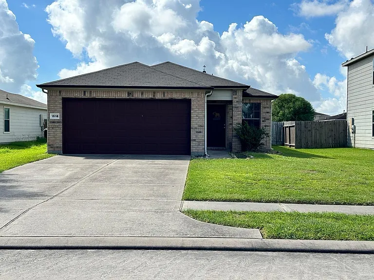 1518 Perennial Ln — Photo 1