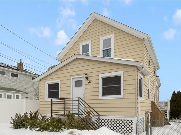 47 Cedar Ave, Portsmouth, RI 02871