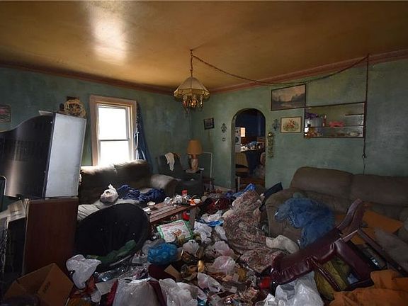 2nd image of 989 E 3rd St