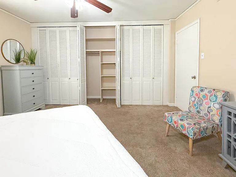 Provincial North Apartments — Photo 7