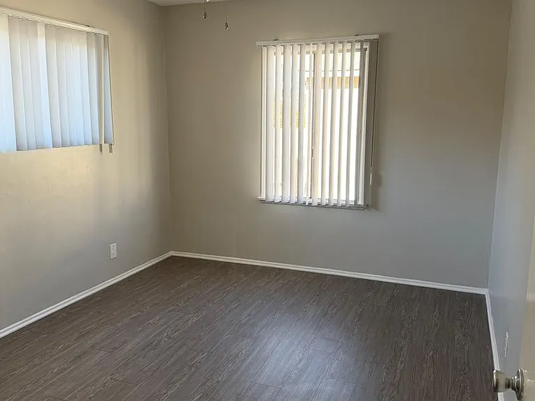 5309-5315 Whitsett Ave — Photo 30