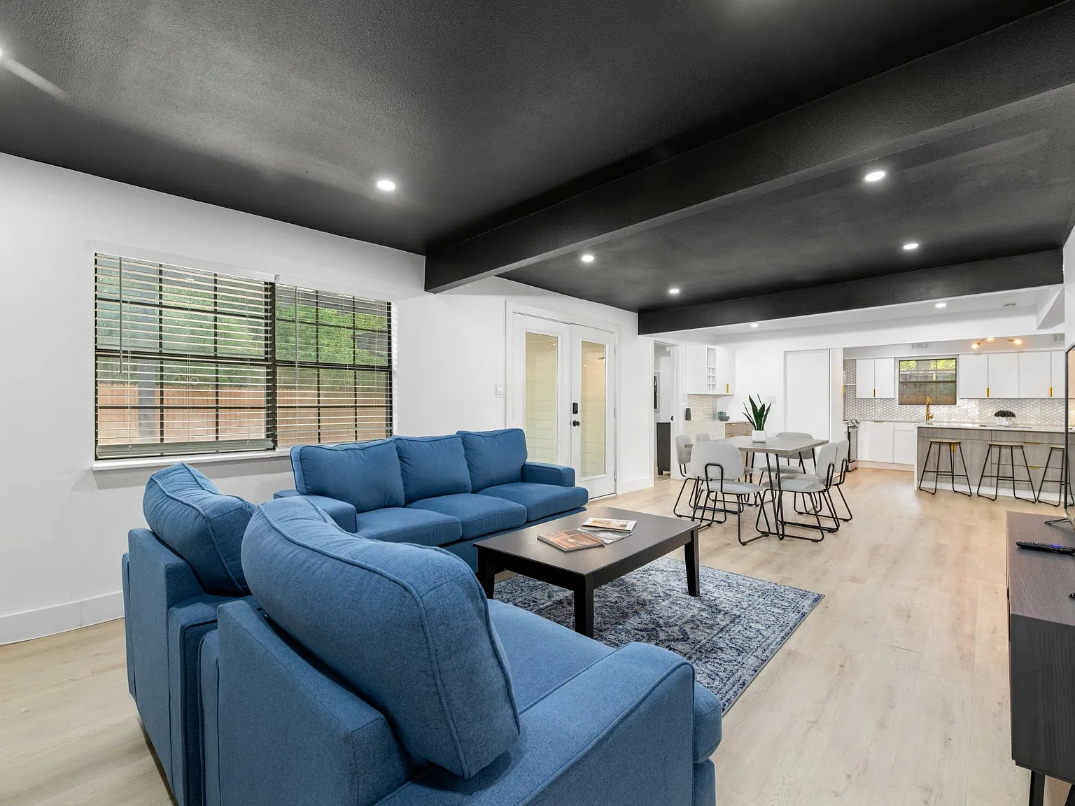 4 bed, 2527 sqft, $5,500 — Photo 4