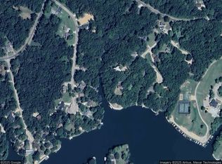 16 Country Club Dr, Putnam, IL 61560