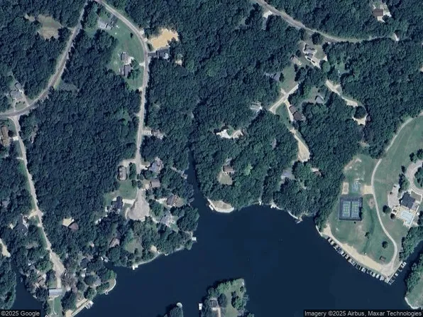 16 Country Club Dr, Putnam, IL 61560
