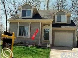 395 Clairemont Dr, Lake Orion, MI 48362