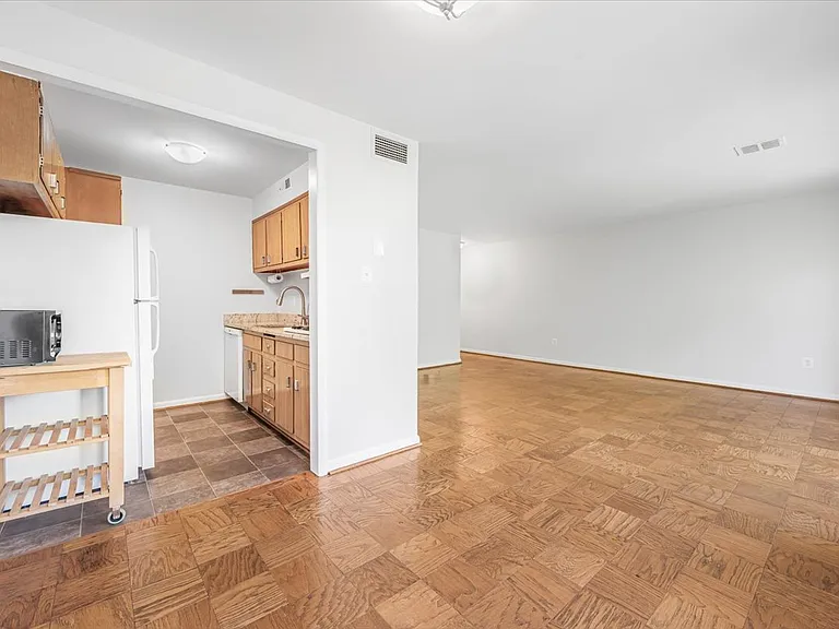 10444 Rockville Pike #302 — Photo 8