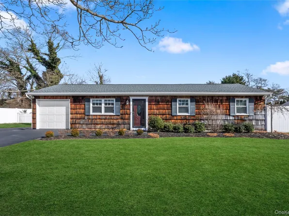9 Golf Course Road, Bellport, NY 11713