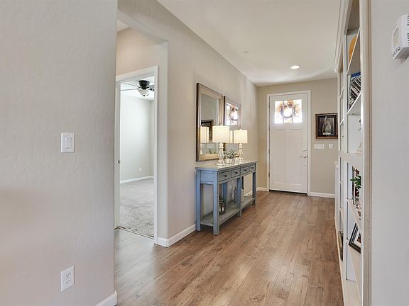 4th image of 2154 N Lindsay Ct