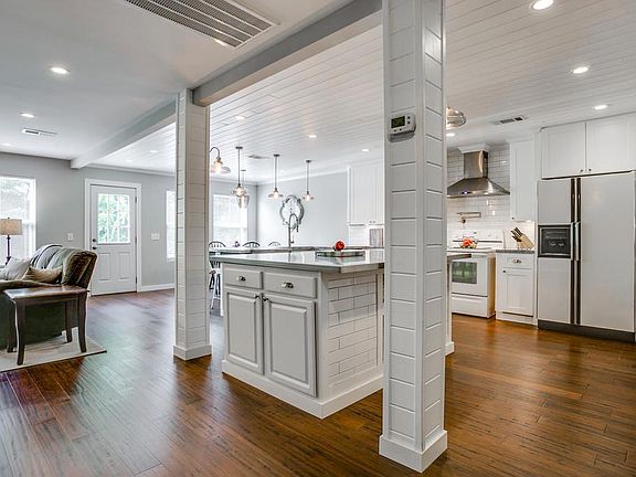 4th image of 1414 Chopin Ct N