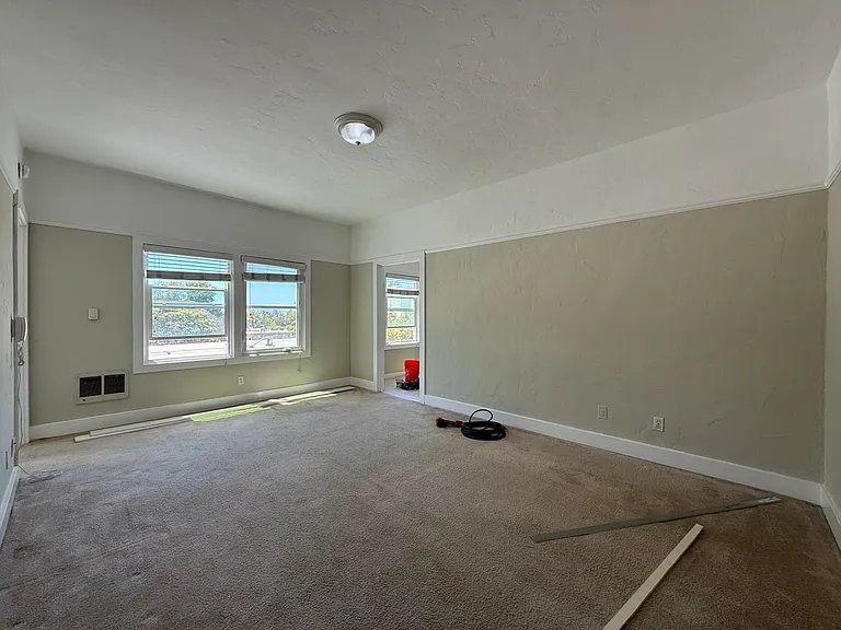 2451 Le Conte — Photo 4