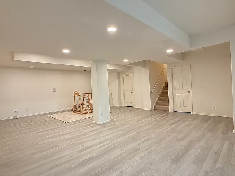 5767 Glenstone Dr — Photo 15