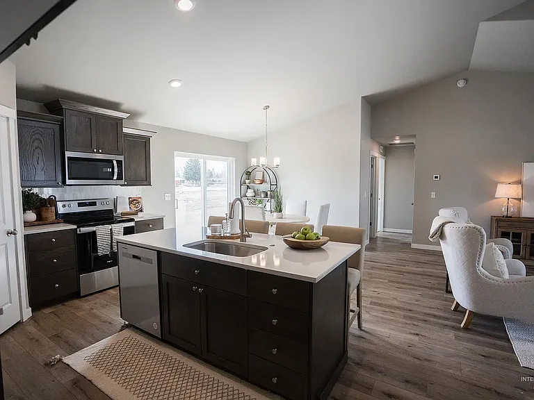1109 Bronze Dr — Photo 4