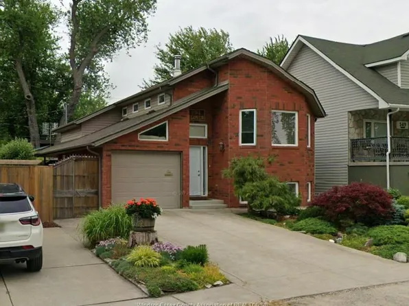 551 Clover St, Windsor, ON N8P 1C5
