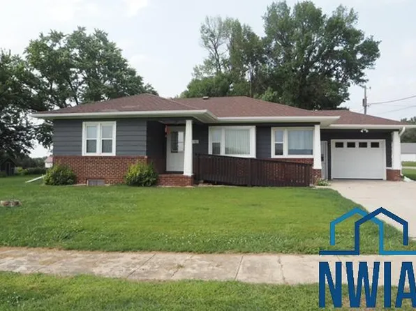 702 3rd St, Cushing, IA 51018