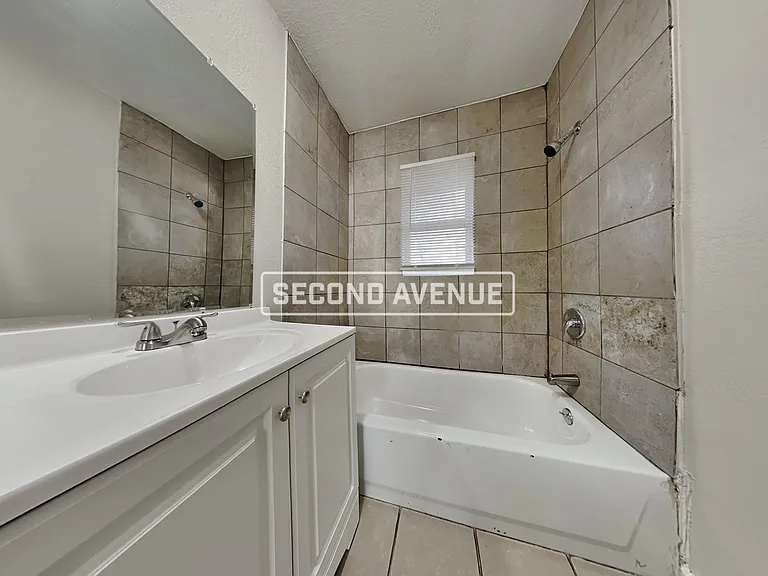 3820 E 69th Ter — Photo 14