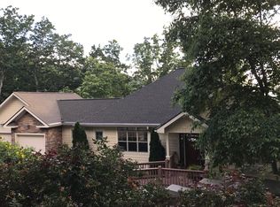 28 Bent Grass Ct, Mills River, NC 28759