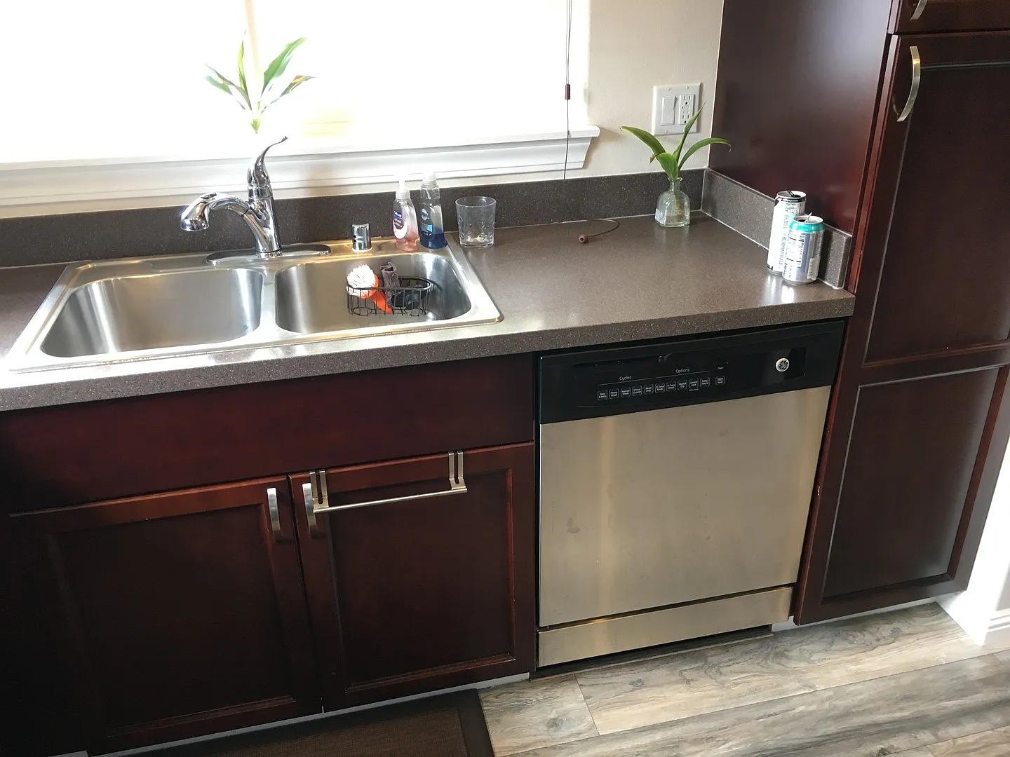 3 Bedroom, 2.5 Bathroom Home — Photo 2
