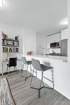 2nd image of 434 W 38th St #7E