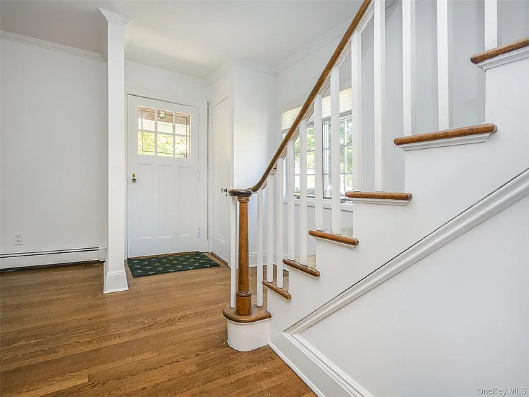 121 Hillcrest Ave — Photo 2